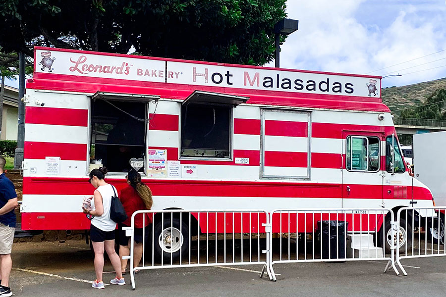 A Delicious Encounter with Leonard’s Bakery Malasada Truck in Honolulu, Hawaii – 7190 Kalanianaʻole Hwy, Honolulu, HI 96825, United States